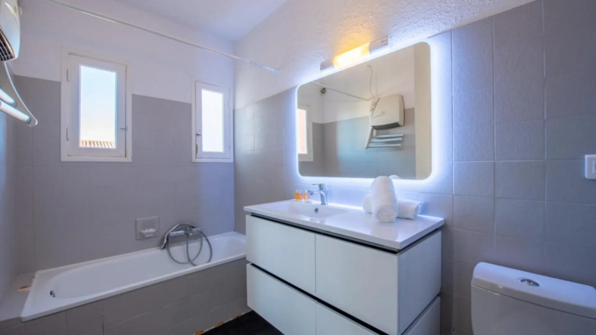 Magnificent Apt Near Bouillabaisse Beach Saint-Tropez Apartment